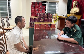Lào Cai: Bắt đối tượng vận chuyển 168 kg pháo lậu
