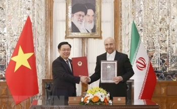 Việt Nam-Iran ký Thỏa thuận ghi nhớ hợp tác giữa hai Quốc hội