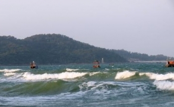 Thời tiết biển hôm nay 14/8/2023: Có gió mạnh, sóng lớn trên biển