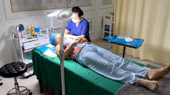 Bắt quả tang thẩm mỹ viện cho lao công phẫu thuật làm đẹp cho khách