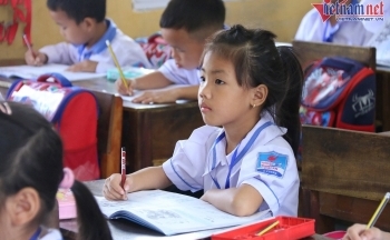 Thêm sách giáo khoa do Bộ Giáo dục và Đào tạo biên soạn: Các tỉnh có còn lựa chọn khách quan?