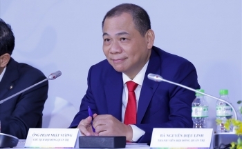 Tỷ phú Phạm Nhật Vượng lọt Top 16 người giàu nhất thế giới