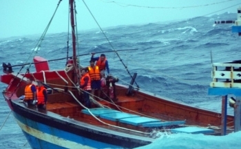 Thời tiết biển hôm nay 12/9/2023: Dự báo có mưa dông, lốc xoáy và gió giật mạnh trên biển