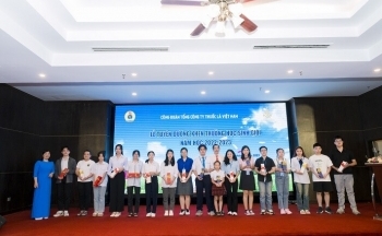 Vinataba: Tuyên dương khen thưởng học sinh tiêu biểu năm học 2022 - 2023