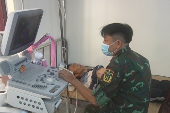 Đảo Phan Vinh, huyện Trường Sa cấp cứu ngư dân gặp nạn trên biển