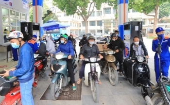 Xăng dầu đồng loạt tăng giá, vì sao?