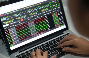 Giao dịch chui cổ phiếu, Huy Hoàng Holding bị phạt nặng