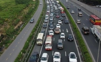 Tránh tắc đường, nhiều người dân lên Hà Nội từ sớm