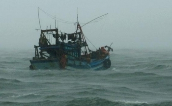 Thời tiết biển hôm nay 24/9/2023: Dự báo có mưa dông, lốc xoáy và gió giật mạnh trên biển