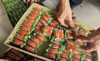 Giật mình giá bánh trung thu nhân trứng chảy Trung Quốc