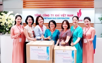 Ban Nữ công PV GAS thực hiện chương trình“Trao yêu thương nhận nụ cười”