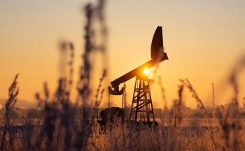 Giá dầu phục hồi trở lại do nguồn cung hạn hẹp từ Nga