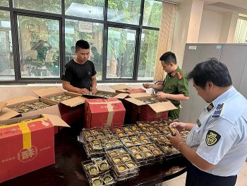 Điểm tin Chống buôn lậu ngày 11/9: Thu giữ hàng nghìn chiếc bánh trung thu và hàng trăm bao thuốc lá 555