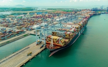 Tăng giá sàn xếp dỡ container: Thực tế liệu có thể diễn ra như kỳ vọng?