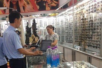 Điểm tin Chống buôn lậu ngày 17/9: Tạm giữ nhiều phụ tùng xe máy và kính mắt, đồng hồ