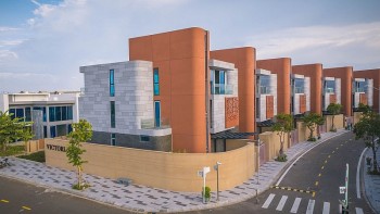 Villa sang trọng ven sông được giới đầu tư ưa chuộng