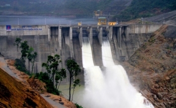 Kinh doanh giảm sút, kế hoạch chuyển lên HOSE của thủy điện Hủa Na có bị ảnh hưởng?