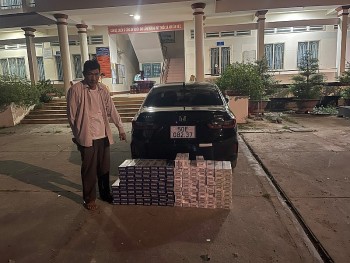 Bắt giữ hàng nghìn bao thuốc lá nhập lậu và sản phẩm mỹ phẩm không rõ nguồn gốc