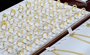 Giá vàng chiều nay 1/12/2023: Vàng SJC giảm tiếp 400.000 đồng/lượng