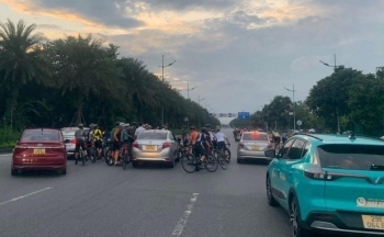 Đi xe đạp vào đường cao tốc còn giở thói côn đồ: Thể thao kiểu ấy khác gì du côn