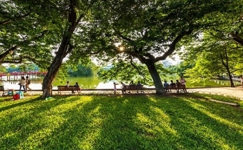 Thời tiết Hà Nội hôm nay 30/9/2023: Hà Nội ngày nắng, đêm có mưa rào và dông rải rác