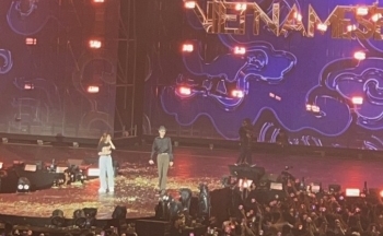 Đen Vâu bất ngờ xuất hiện tại concert Hoàng Thùy Linh hát: “Muốn tha anh về đây làm của riêng”