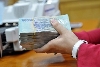 Sau nhiều lùm xùm, doanh thu bảo hiểm tiếp tục lao dốc