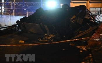 Italy: Xe buýt rơi khỏi cầu rồi bốc cháy, ít nhất 18 người thiệt mạng