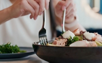 Vận động viên chuyên nghiệp nên có chế độ ăn như thế nào?