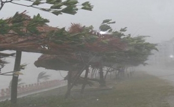 Bão số 4 bất ngờ tăng cấp, miền Bắc mưa lớn