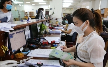 Tiền lương thấp nhất của công chức, viên chức từ 1-7-2024 là bao nhiêu?