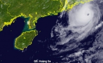 Thời tiết hôm nay 8/10/2023: Thời tiết biển có mưa dông, lốc xoáy và gió giật mạnh