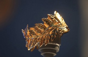 Cận cảnh vòng nguyệt quế mạ vàng 24K của Đường lên đỉnh Olympia năm thứ 23