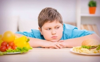 Điều chỉnh chế độ ăn cho trẻ thừa cân thế nào cho phù hợp?