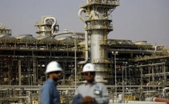 Giá dầu giảm do triển vọng nguồn cung tích cực lấn át rủi ro chính trị