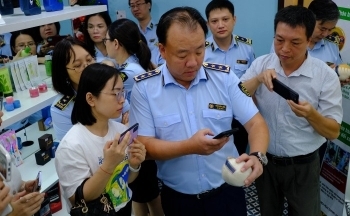 Mở cửa Phòng trưng bày hàng thật - hàng giả với chủ đề