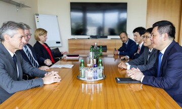 Bộ trưởng Bộ Công Thương Nguyễn Hồng Diên tiếp kiến Thủ tướng Chính phủ Slovenia