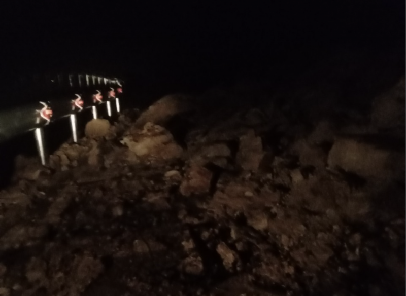 Quảng Nam: Sạt lở tại đèo Le, tuyến đường tỉnh 611 bị chia cắt