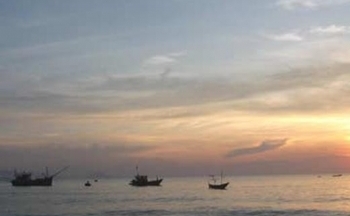 Thời tiết biển hôm nay 14/10/2023: Có mưa dông, lốc xoáy và gió giật mạnh