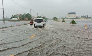 Thời tiết chiều nay 16/10/2023: Miền Trung tiếp tục mưa, miền Bắc nắng nhẹ