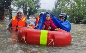 Người dân các tỉnh miền Trung lo phải sống chung với lũ nhiều ngày