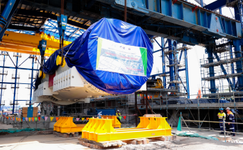 Đưa máy phát điện và turbine khí Nhà máy điện Nhơn Trạch 3 vào bệ móng