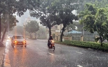 Thời tiết chiều nay 17/10/2023: Miền Bắc hửng nắng, miền Trung mưa to đến rất to