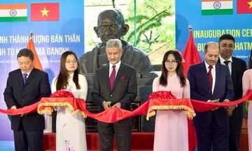 Khánh thành bức tượng lãnh tụ Ấn Độ Mahatma Gandhi tại TP. Hồ Chí Minh