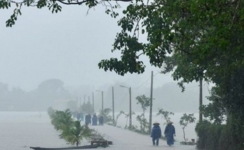 Áp thấp nhiệt đới sắp mạnh lên thành bão, hướng vào vịnh Bắc Bộ