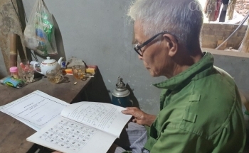 Thầy giáo tuổi 80 tận tâm 