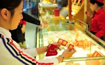 Nhà đầu tư nên bán hay chờ khi giá vàng lập đỉnh mới?