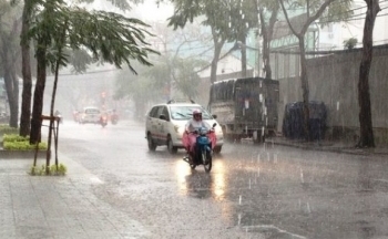 Thời tiết chiều nay 23/10/2023: Miền Trung mưa to trở lại, miền Bắc se lạnh