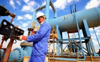 Giá dầu giảm hơn 2% khi nỗ lực ngoại giao tăng cường ở Trung Đông