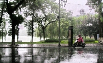 Dự báo thời tiết Hà Nội ngày mai 30/10/2023: Hà Nội có mưa rào rải rác, trời se lạnh